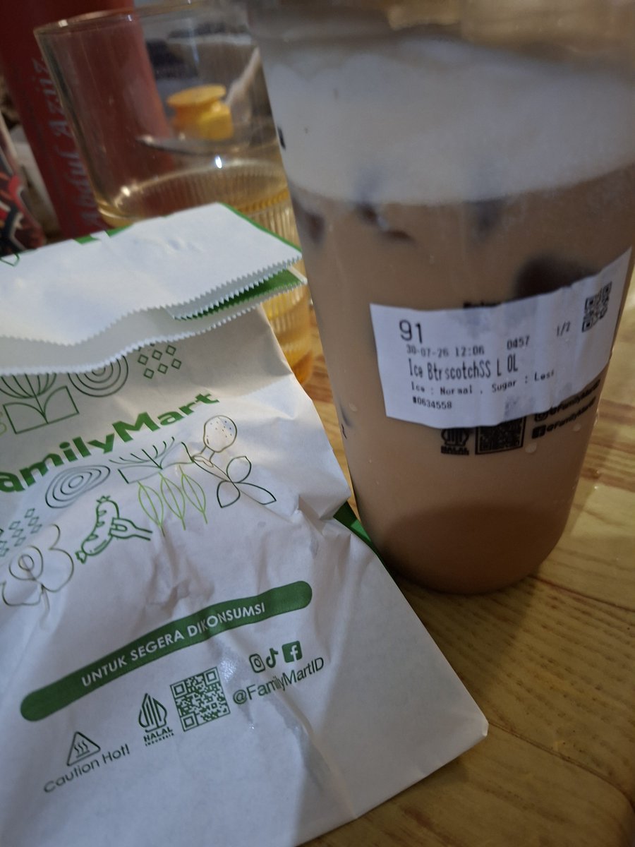 xmatchamu's tweet photo. kapan lagi beli butterscotch + pao fm shopeefood cuman 16k😋 https://t.co/KP8BYEsrBT
