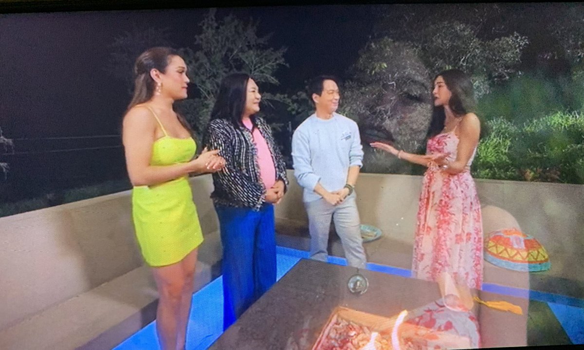 Kae419513's tweet photo. Kim x Sir Joel x Sir Francis x Kaladkaren
#ComeDineWithMePh #Hbomaxph
#KimChiu https://t.co/efbnu1YLR8