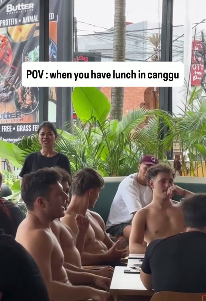 Twittysweetie_'s tweet photo. Mau nanya, di Bali tourist shirtless nongkrong di cafe gini normal yaa?

gila aja njirr...Hong kong sebagai negara komunis yg lu bebas mau lakuin apa saja g ada tuh gw liat tourist ngafe g pke baju gini(kecuali pantai).

I can smell rotten cheese from this pict!! 🤢🤢 https://t.co/IOo49Qc8I9