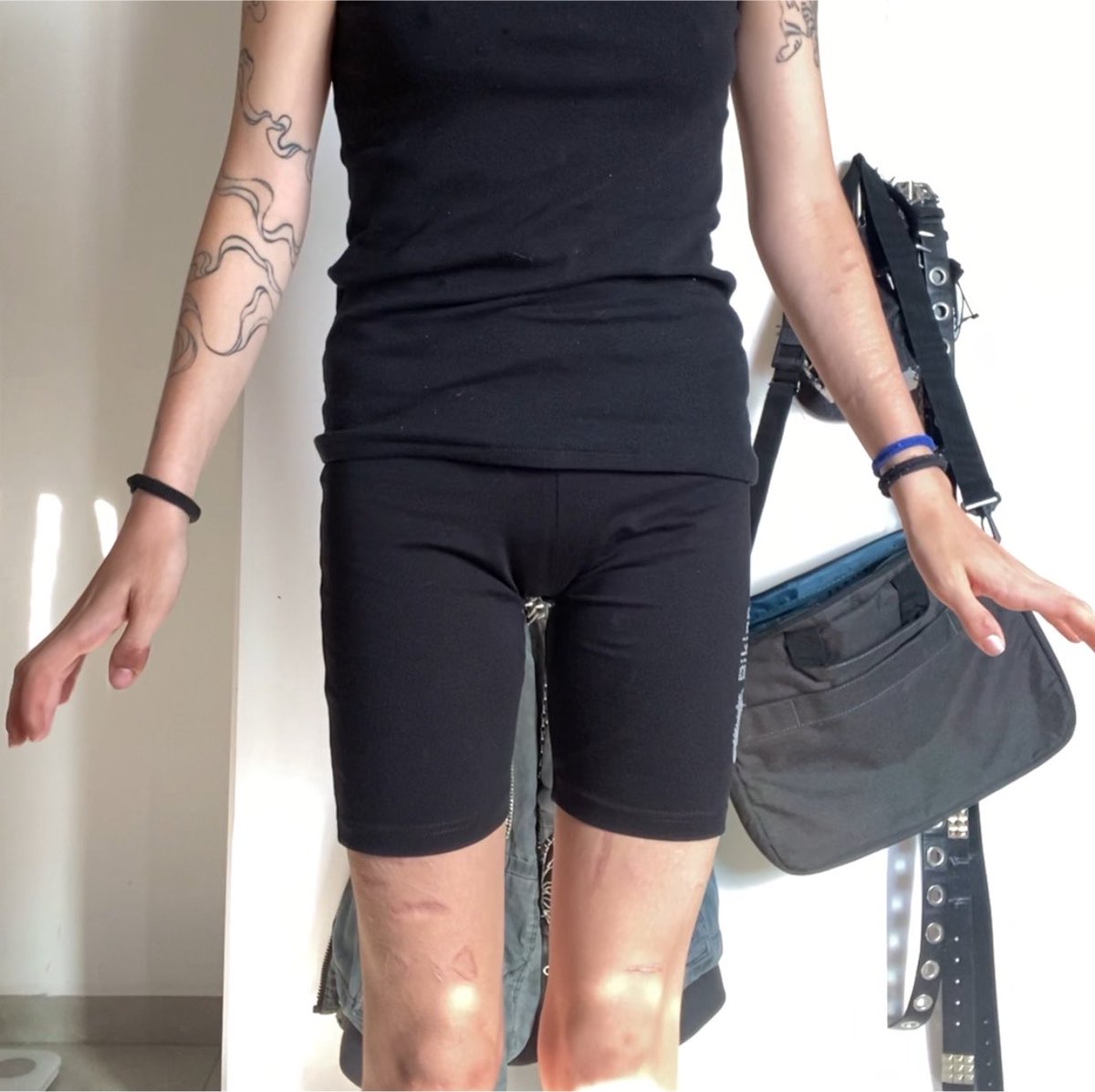 eternalkcals's tweet photo. thigh gap is crazy for my cw https://t.co/Im3Po2qu0i