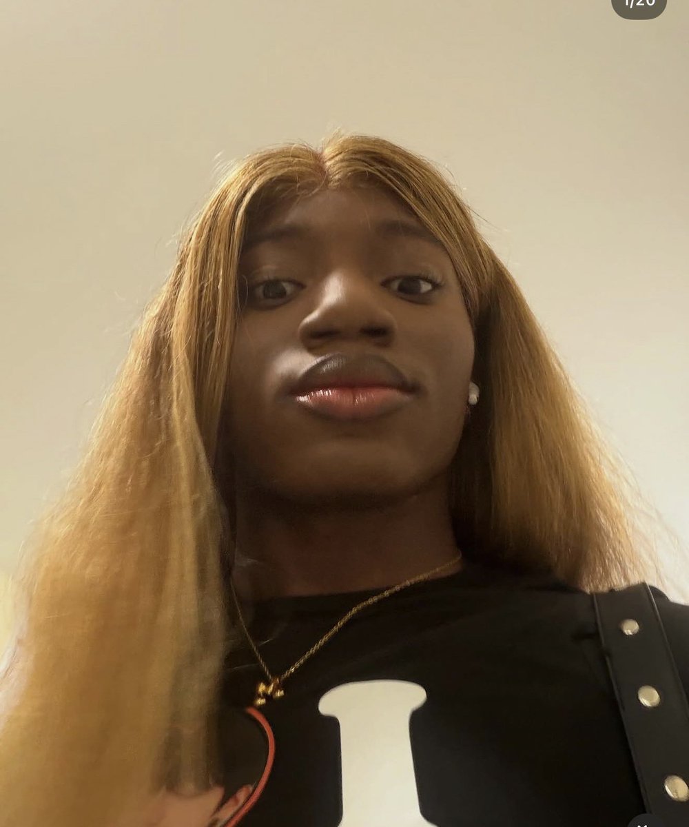 DEBTNIELLE's tweet photo. Not only is he ugly, but he also makes fun of gorgeous people and pits women against each other😂 https://t.co/HP5NShixla