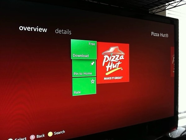 de3dsoul's tweet photo. In 2013 you could download the Pizza Hut app on Xbox 360 and order pizza straight from your console without ever leaving the couch. https://t.co/P72wDPG2Qu
