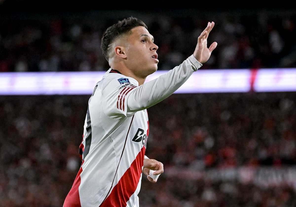 facupietro's tweet photo. "Nos esta faltando un Juanfer Quintero"

Firma: Eduardo Coudet, en conferencia. https://t.co/eA4Wxyw6mL