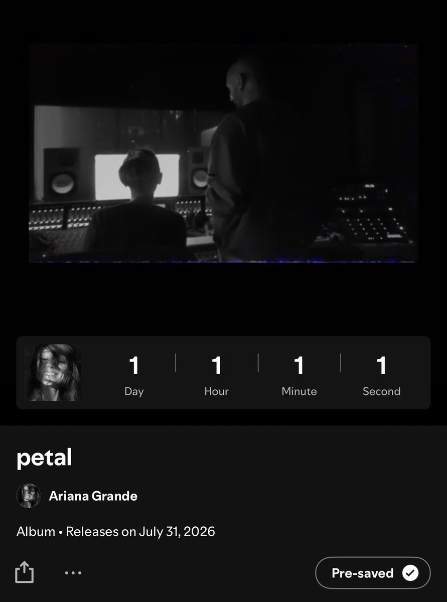 ArianaWorldHQ's tweet photo. rt for good luck ✨ https://t.co/LOPR7txY2u