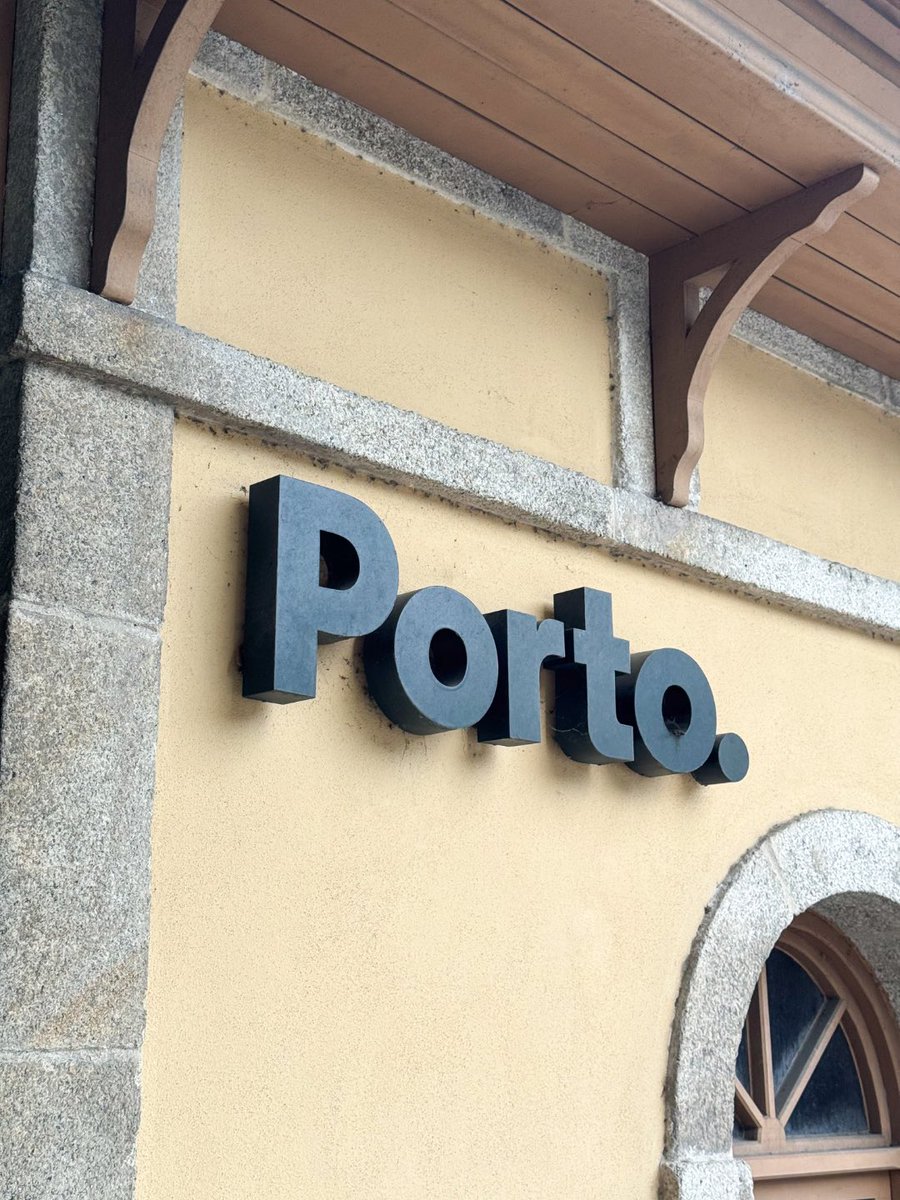 mrmiamiwellness's tweet photo. cheers to porto, the beautiful portuguese city on the douro river with the famous bridges, best sunsets, freshest food, sweetest porto wine, liveliest people, breathtaking views and irresistible pasteis de nata — quite the iberian peninsula neighbor! @visitporto @visitportugal 🇵🇹 https://t.co/wu1BbLv2ZB