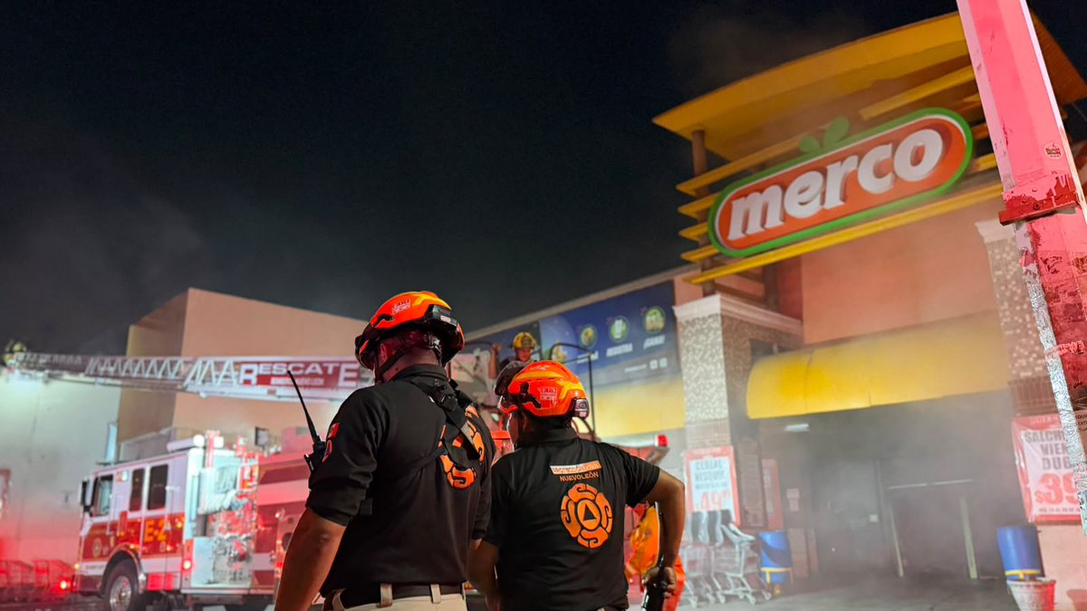 Brislulis's tweet photo. 🔴🔥#ULTIMAHORA EVACÚAN ALREDEDOR DE 20 PERSONAS AL REGISTRARSE UN #INCENDIO 🔥 en la tienda #merco ubicada en la #colonianuevorepueblo en #MTY
La tienda se ubica en el cruce de #HilarioMartinez y #Libertad @ecavazos77 #pcnl en el sitio y #pcmty https://t.co/MTauRQsr7s