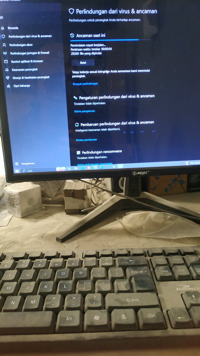 fluffypuff687's tweet photo. Expektasi terhadap keamanan yang sangat rentan☕ https://t.co/wdp7yX146d