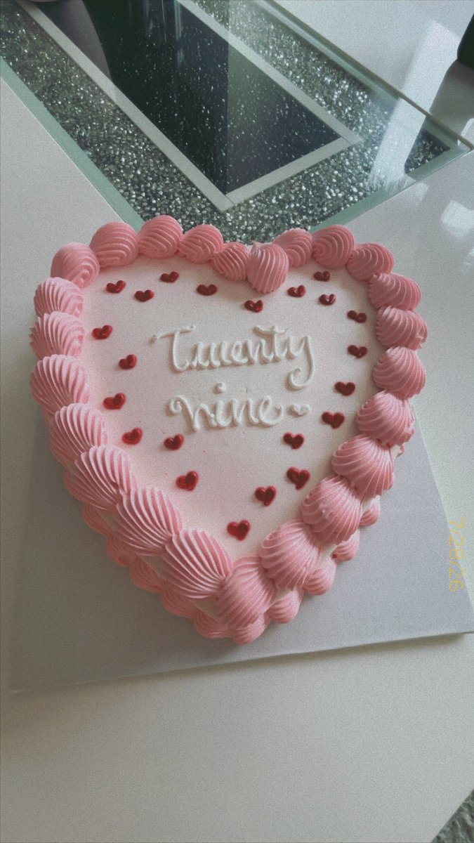 tabriadiamond's tweet photo. twenty-nine. 🍰🎀 https://t.co/rOUnXp7dIR