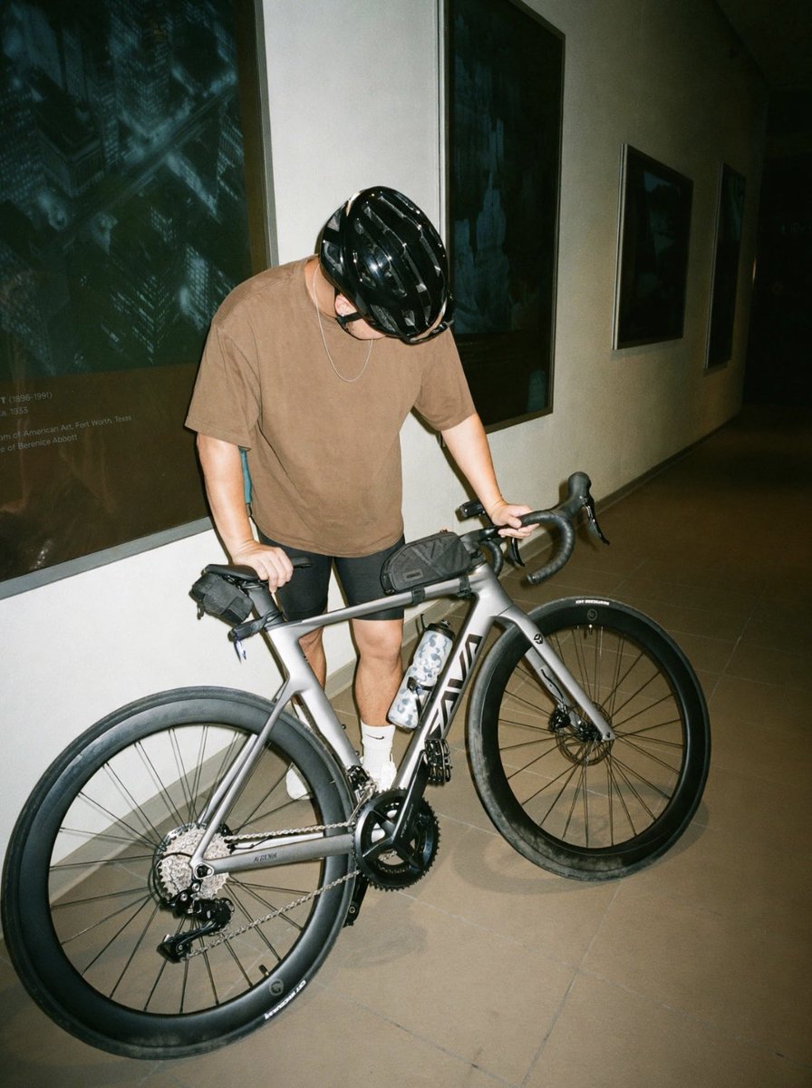kobyyss's tweet photo. New Full carbon road bike🤌🏼 https://t.co/rqToED2hPh
