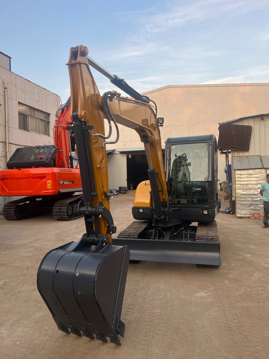 aemkexcavator's tweet photo. AEMK 6-ton crawler excavator is a brand new machine, equipped with a stable hydraulic system and steel wear-resistant tracks. Supports optional optional work accessories.
E-mail: sales@aemkmachine.com
whatsapp:+86 15253509225
Website:https://t.co/PyoUJrhw3L https://t.co/4uhP8MgjtI