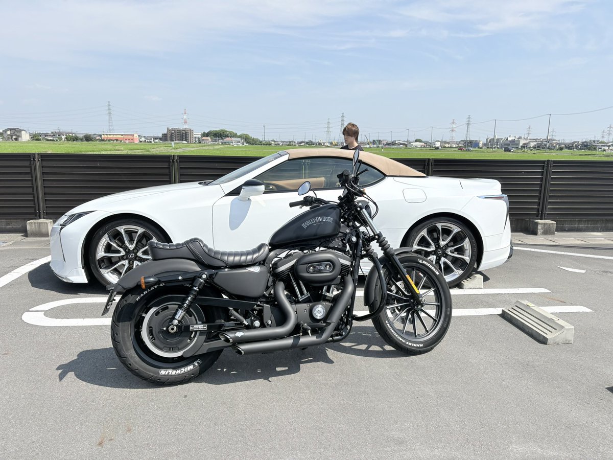 mochi883rider's tweet photo. バイクへ愛いちばん強い自信あり🩵バイクをサビさせない為にガレージ付きの家建てました🏠 🏍水栓・エ��コン完備✨️大好きなバイクとバイク雑誌に載りたい！みなさま応援お願いします🙇🏻‍♀️💞

#バイク女子 #ツーリング #ミクチャ #KIRINZ #拡散希望 https://t.co/mjvolhbUFD