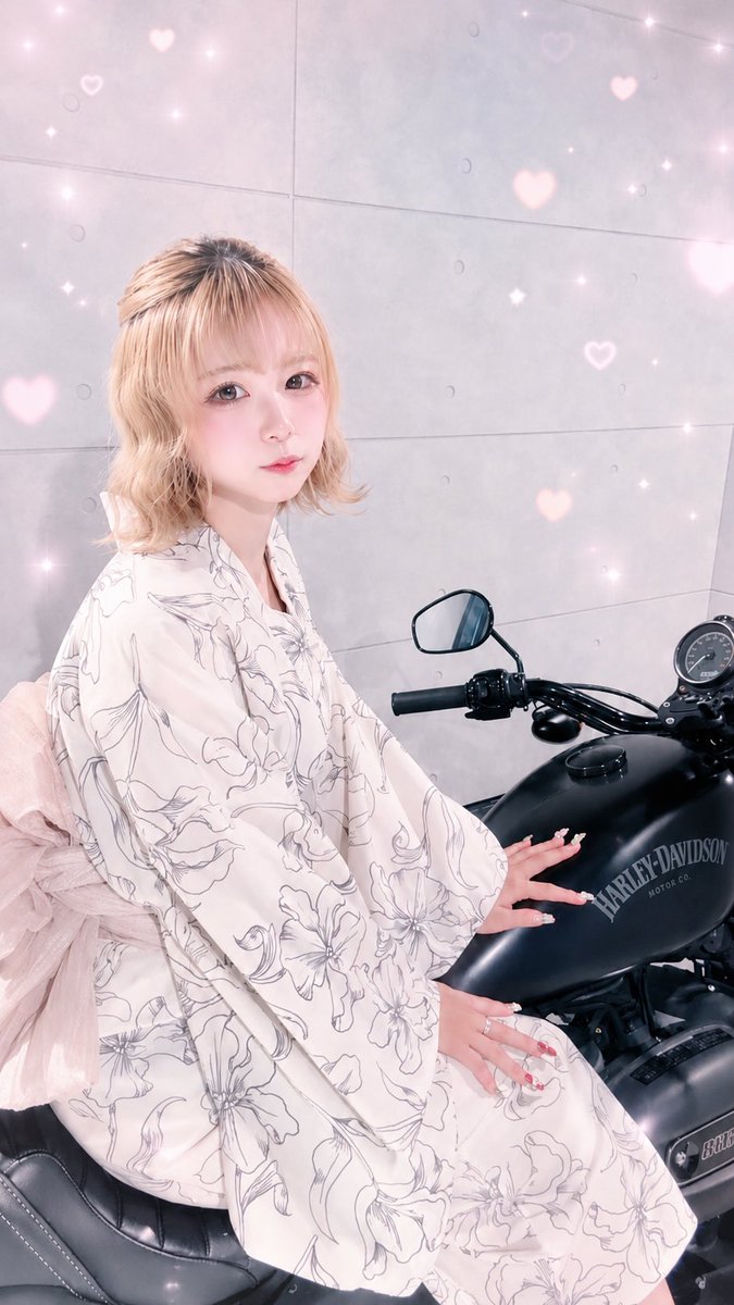 mochi883rider's tweet photo. バイクへ愛いちばん強い自信あり🩵バイクをサビさせない為にガレージ付きの家建てました🏠 🏍水栓・エ��コン完備✨️大好きなバイクとバイク雑誌に載りたい！みなさま応援お願いします🙇🏻‍♀️💞

#バイク女子 #ツーリング #ミクチャ #KIRINZ #拡散希望 https://t.co/mjvolhbUFD
