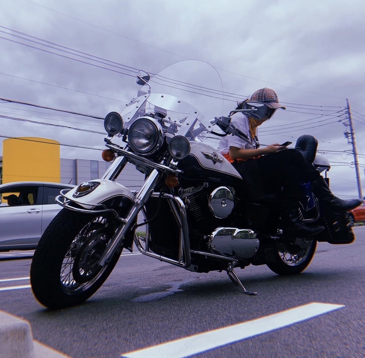 mochi883rider's tweet photo. バイクへ愛いちばん強い自信あり🩵バイクをサビさせない為にガレージ付きの家建てました🏠 🏍水栓・エ��コン完備✨️大好きなバイクとバイク雑誌に載りたい！みなさま応援お願いします🙇🏻‍♀️💞

#バイク女子 #ツーリング #ミクチャ #KIRINZ #拡散希望 https://t.co/mjvolhbUFD