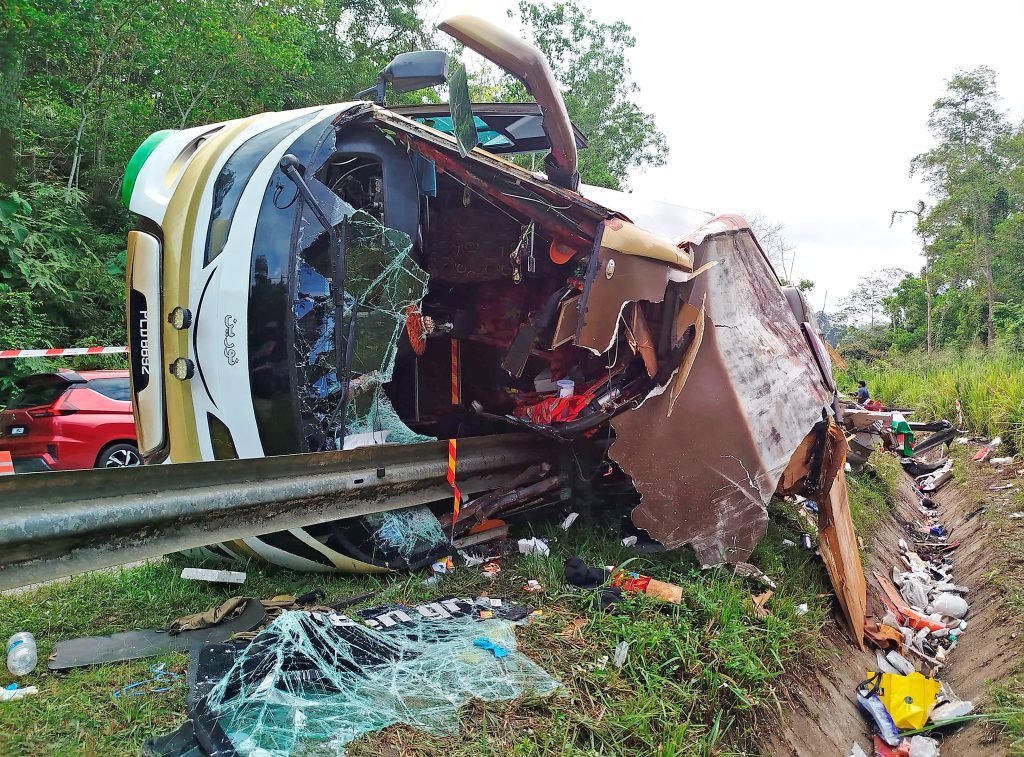 foogray's tweet photo. @theguardrailguy https://t.co/MS0pXAXh3q

This happened in Malaysia last year. 15 lives lost. https://t.co/xz5EcRXekd