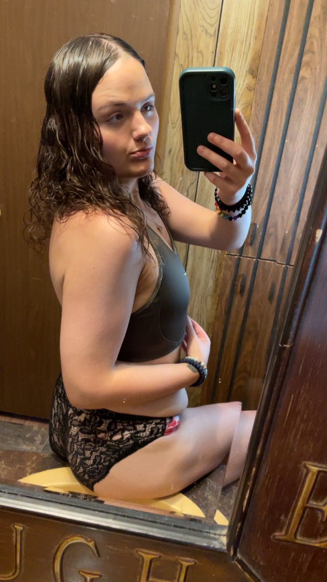 AvaHeart_22's tweet photo. Heyy🌺 hope your nights good😋 trying to promote my OF a little bit:)✨ if you like what you’ve seen so far go check out my page😘 #18+Content #Sexy #Horny #NSFW #CuteGirls #OnlyFans #OF #Olderguys #Ass #Pussy https://t.co/PABYTCr3kV