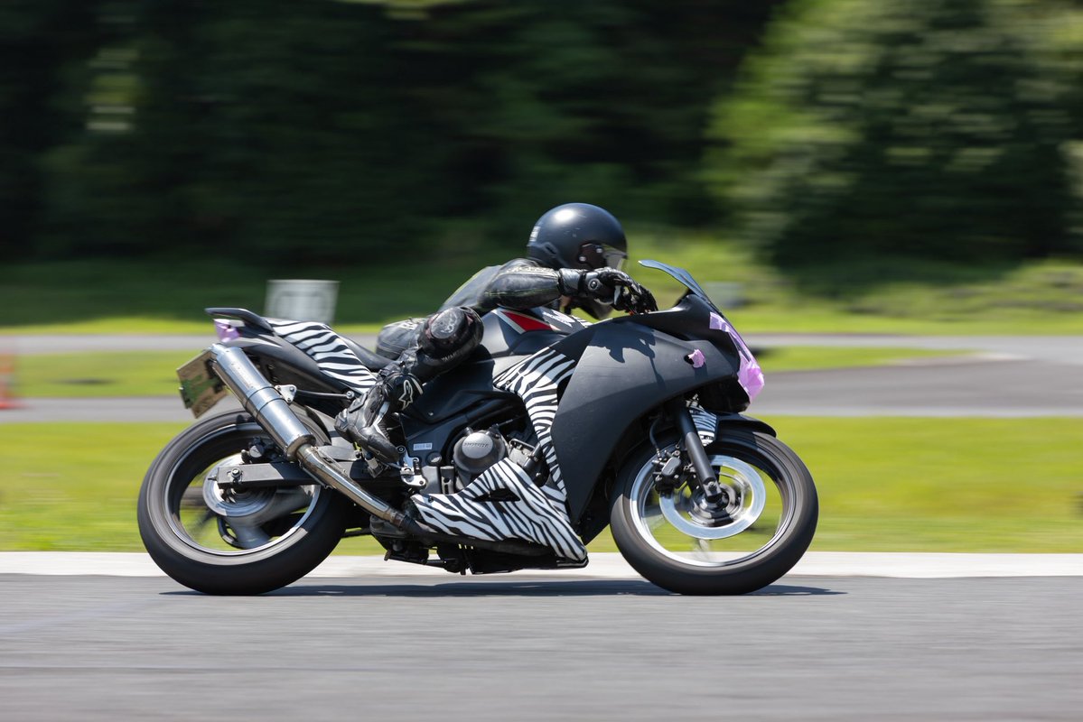yu_yu_CBR20154's tweet photo. バイクを乗り出し早6年。
バイクという存在が、この世から消えたいと思っていた私に生きる意味を与えてくれました。
そんなおダボに感謝の意を込め「バイク女子発掘コンテスト」に参加します!

詰まるところ、バイクが好きだー‼︎

いいね&amp;RT願います🏍️

#バイク女子
#ツーリング
#ミクチャ
#KIRINZ https://t.co/ANcQ3vetrX