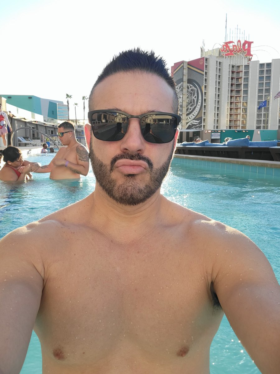 HDannypapi's tweet photo. Quieres un beso? https://t.co/w7KWzGlbur