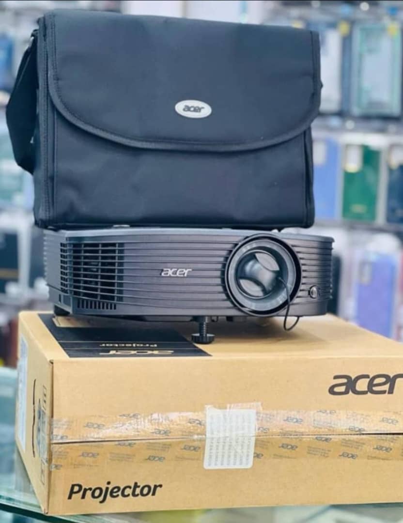 DreamHStoreUg's tweet photo. Enjoy stunning 4K-quality visuals while spending less with our affordable smart projectors that deliver a true big-screen experience for movies, sports, gaming, and presentations @ as low as 245,000 Ugx