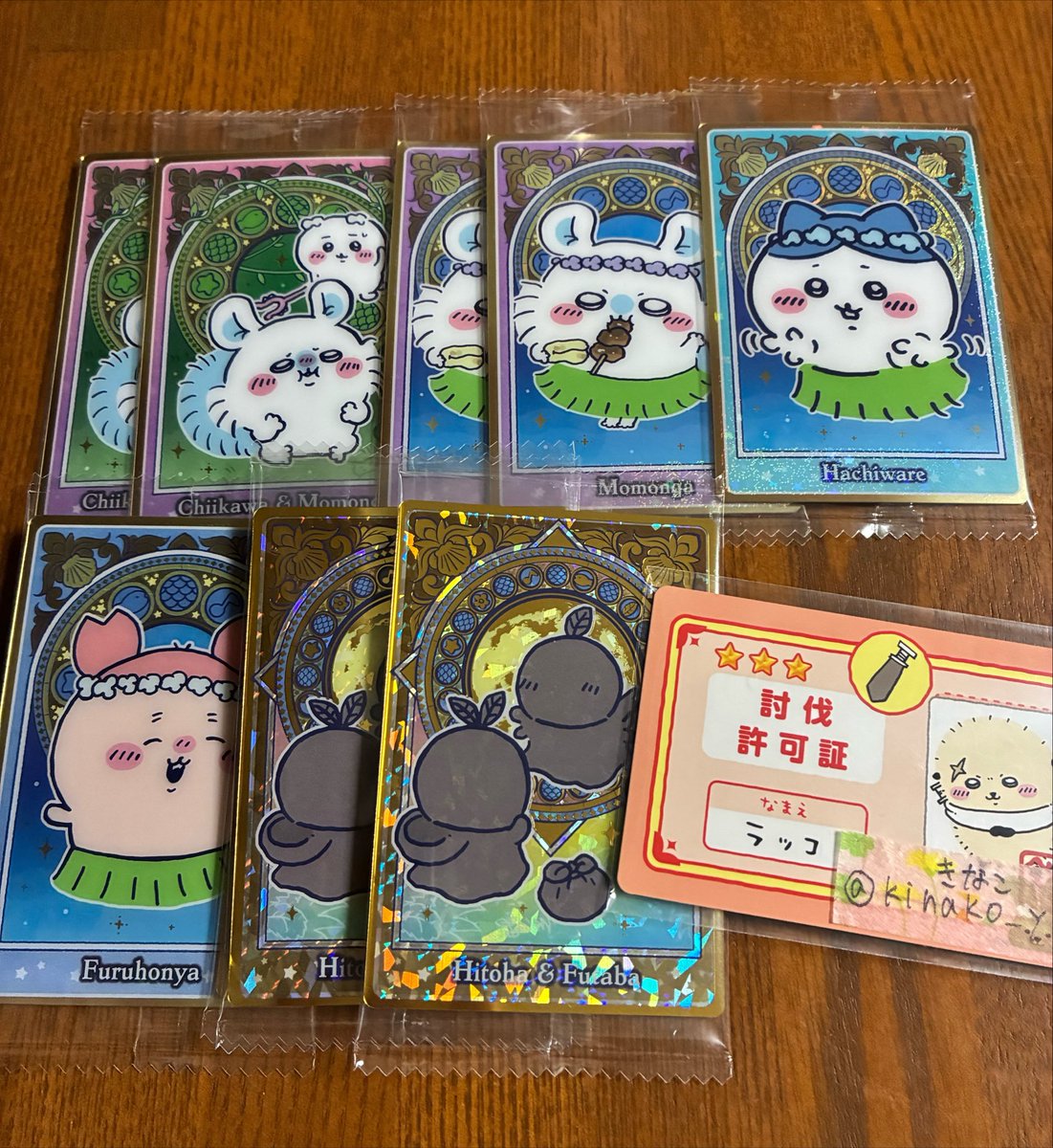 Kinako_yk3's tweet photo. @___yun_428_ 検索より失礼致します。当方こちらのハチワレ、モモンガ、古本屋、画像にはございませんがセイレーンもございます。セイレーンR2枚と交換していただけるものはございますか？郵送希望です。よろしくお願いいたします。🍓 https://t.co/5FVbko3DMB