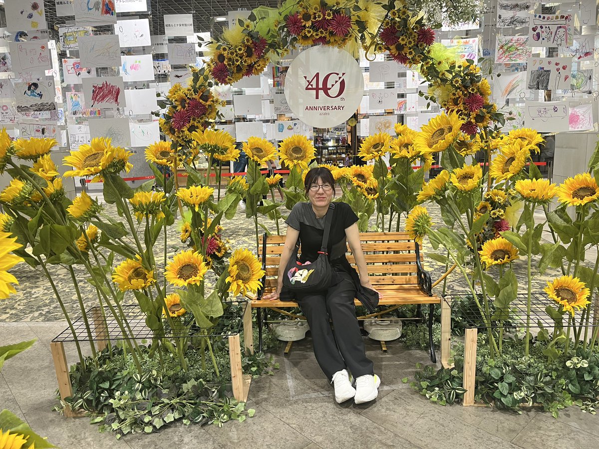 uteminute's tweet photo. 🌻暑中お見舞い申し上げます🌻

私は先々週喉風邪を拗らせて大変な目にあいましたが、皆様お元気でお過ごしでしょうか。
水分補給や休息をしっかりとって、健康で素敵な夏にしてください✨

令和八年七月　右手ナギ🫰 https://t.co/erPCyN1LWI