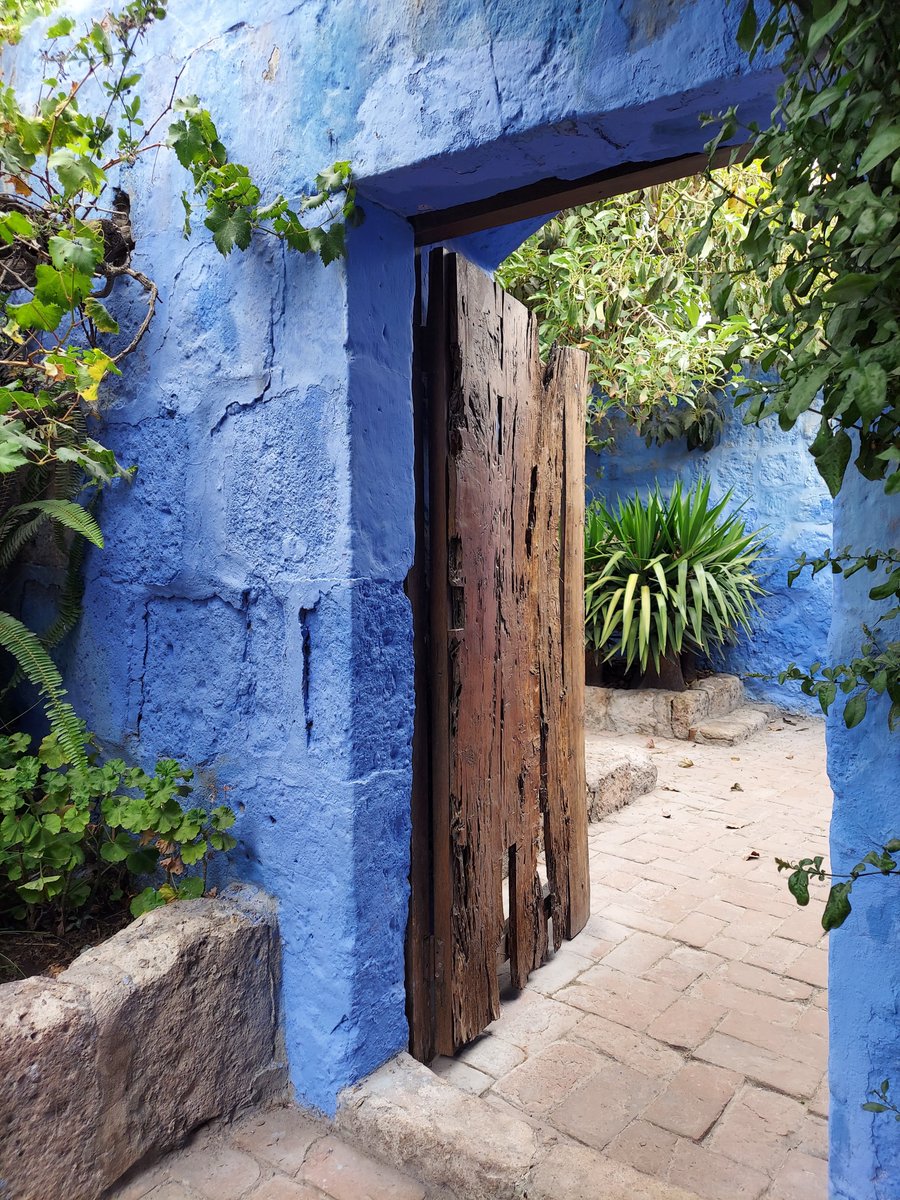 ArtNomads's tweet photo. @obligatraveler @UniversalORL @LiveaMemory @roto1957 @t_jh2009 @LindaPeters64 @travelstustring @AVagabondLife @KettleAndTravel @OneDelightfulL @Jessicawhippl17 @Elizabcullen Blue entry with termite-riddled door to a nun's cell at at Santa Catalina Monastery in Arequipa; a #Top4Blue #Top4Theme  AND #aDOORableThursday entry...
1/4 https://t.co/O8V5XSRCL9