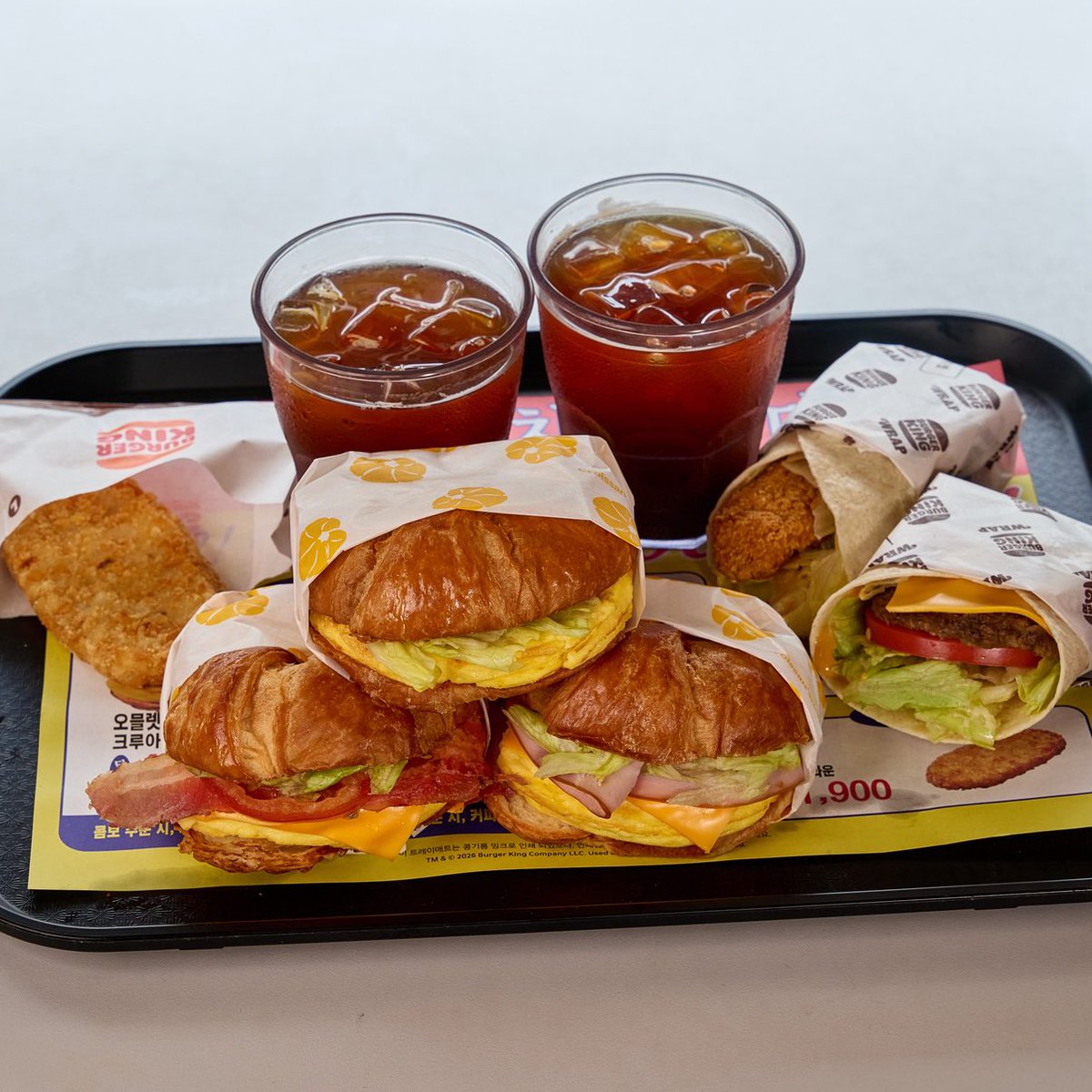 BurgerKing_KOR's tweet photo. 👅 킹대리 시식 후기 👅

NEW! 모닝 메뉴🥐

버터 풍미 가득한 크루아상 번에 
폭신한 오믈렛을 담은 크루아상위치 3종
간편하게 즐기기 좋은 크리스퍼 랩,
비프킹 랩과 해쉬브라운까지!
출근길에도 늦은 아침에도 든든하게 채워주는 아침식사 완성

팔로우 + RT = #버거킹상품권 1만 원권 (20명) https://t.co/EaJlcuLud8