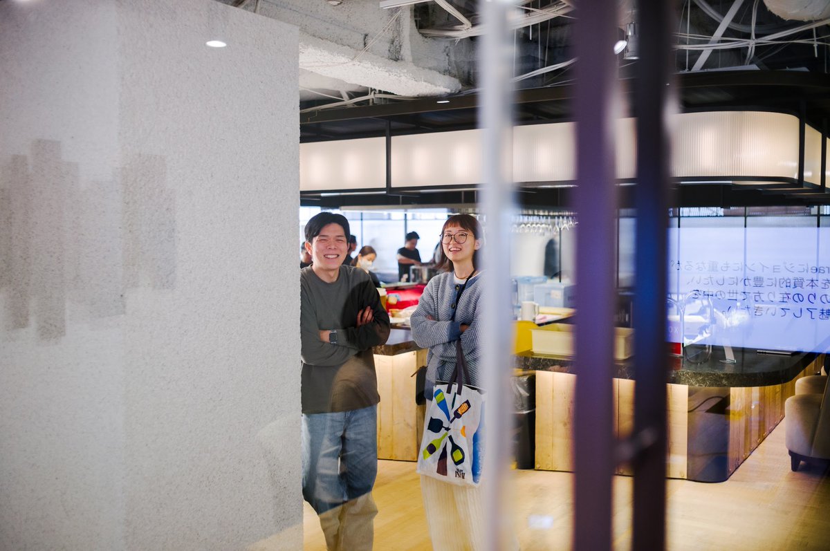 atraeinc's tweet photo. 会議室側から。いい笑顔。 https://t.co/mCjMLEWQK7