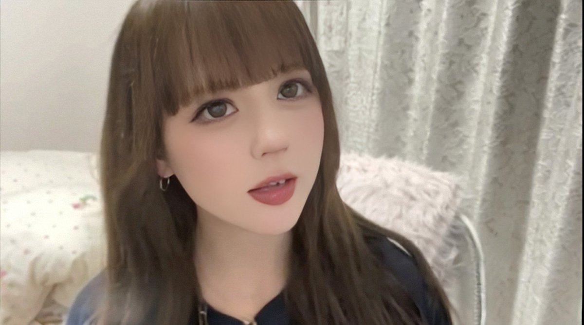 kataharu1970's tweet photo. キョロ(・ω・`三´・ω・)キョロ
スクショには撮る者の心の内が反映されるとかされないとか…昨日はお話会からの夜配信…お疲れさまです(*`・ω・)ゞ🍅
#めろさなちゃ
#白鳥沙南
#LITMOON
#りとむー今日は撮影とか https://t.co/TSd17u96sT