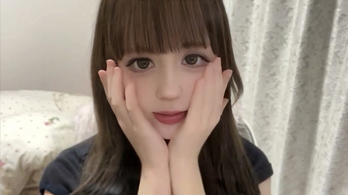 kataharu1970's tweet photo. キョロ(・ω・`三´・ω・)キョロ
スクショには撮る者の心の内が反映されるとかされないとか…昨日はお話会からの夜配信…お疲れさまです(*`・ω・)ゞ🍅
#めろさなちゃ
#白鳥沙南
#LITMOON
#りとむー今日は撮影とか https://t.co/TSd17u96sT
