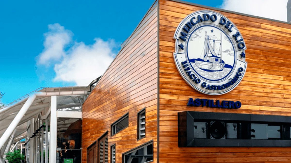 lahistoriaec's tweet photo. Hasta aquí nos trajo el río. El sitio de restaurantes Mercado del Río, ubicado en el Malecón 2000, cerrará sus puertas el 3 de agosto, porque las ventas ya no daban suficiente rentabilidad, después de ocho años de funcionamiento. Con un comunicado, se despidieron y agradecieron a todos. #Guayaquil