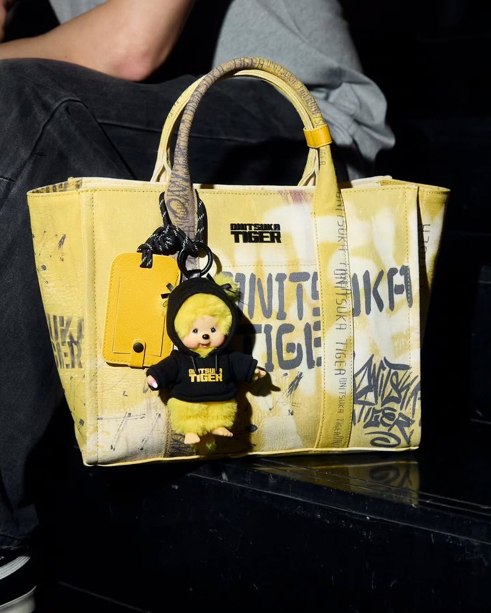 HeartofGulf_TH's tweet photo. กลัฟ คณา​วุฒิ​ BA ​Onitsuka​ Tiger กับ Monchhichi X Onitsuka Tiger Limited Edition โดย Monchhichi Twin-tail มาในลุคสุดคูลสวมฮู้ดดี้จาก Onitsuka Tiger 

#GulfKanawut​
#MONCHHCICHIXOnitsukaTiger
#OnitsukaTiger
#Onitsukatigerth
มีจำหน่ายที่ Onitsuka Tiger Flagship Store เท่านั้น https://t.co/I8w7vpaygl