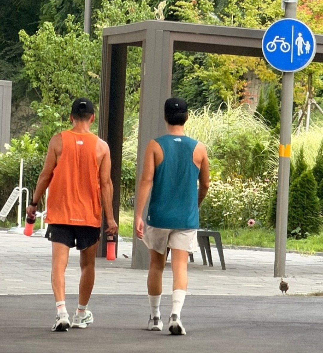 Ann_ellisse0612's tweet photo. 2026.07.30 💚

Bogummy today🏃🏻‍♂️🏃🏻
Morning run with SeanAppa, again🤩

https://t.co/cuOjnAfZMJ https://t.co/ZyxQ1FE37K