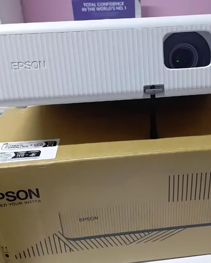 DreamHStoreUg's tweet photo. Enjoy stunning 4K-quality visuals while spending less with our affordable smart projectors that deliver a true big-screen experience for movies, sports, gaming, and presentations @ as low as 245,000 Ugx