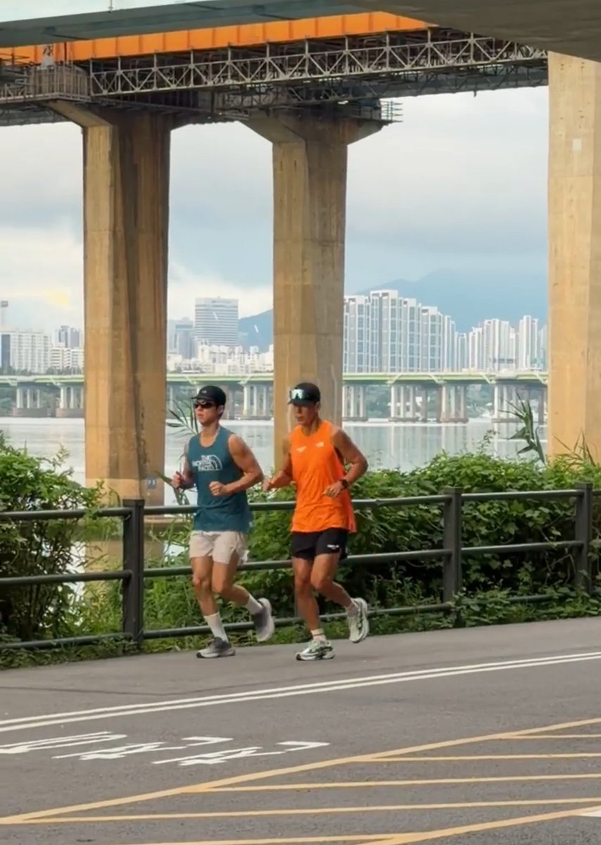 Ann_ellisse0612's tweet photo. 2026.07.30 💚

Bogummy today🏃🏻‍♂️🏃🏻
Morning run with SeanAppa, again🤩

https://t.co/cuOjnAfZMJ https://t.co/ZyxQ1FE37K