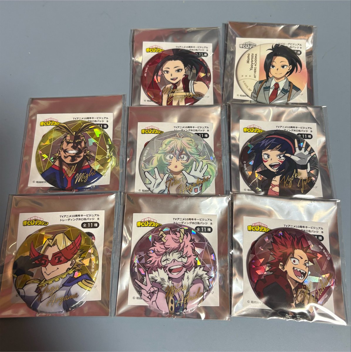 ufz_o0's tweet photo. 【交換/譲渡/買取】
僕のヒーローアカデミア ヒロアカ TVアニメ10年キービジュアル トレーディングホロ缶バッジB  エピローグビジュアルトレーディング箔押し缶バッジB

求 瀬呂範太

譲 画像

郵送のみ。
瀬呂缶バッジ値段提示して頂ければ買取検討します。お気軽にお声掛けください🙂‍↕️ https://t.co/tjE41kcTyk