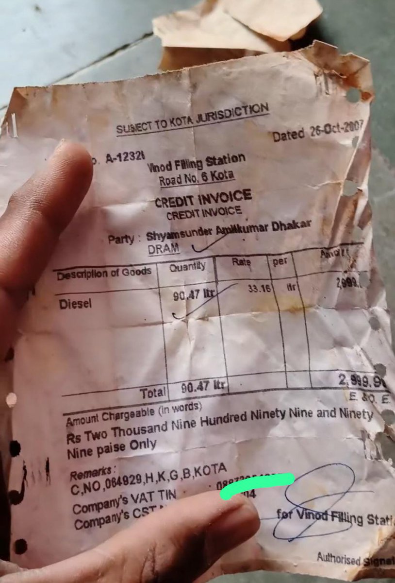 imsonali0's tweet photo. 19-year-old diesel bill found during house cleaning 🤔

In 2007, diesel was priced at ₹33.16 per litre.😲

Today, you won't get even 1/4th of its diesel for ₹33, meaning inflation has increased 4 times.💔

Just imagine, 19 years ago the bill for 90.14 litres of diesel was only ₹2999, today the bill for the same amount of diesel will be more than ₹12000. 

But the truth is that with time, people's income has increased and so has the convenience. Earlier, diesel was used a lot but now with electricity available in every village, its use has reduced. 

In 2007, people used to earn ₹40-50 a day by working as labourers and nowadays people earn ₹400-500, which means the combined income has increased 10 times as compared to earlier and inflation has increased 4 times, which means the common people are benefiting.

It's true that you change with the times