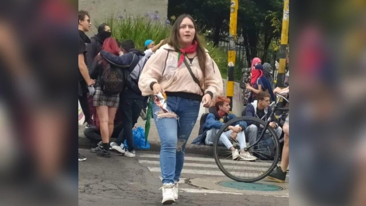 Johanajjcol's tweet photo. No olvidemos quién era esta gorda 70 hpta primera línea, odia y se burla de los 18mil niños violados por las farc??? Pues nos seguiremos burlando de este bulto mal amarrado. https://t.co/OMSyQH0o36