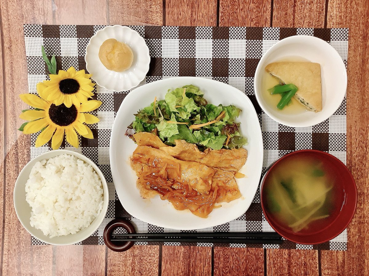 tokyo_stage's tweet photo. 本日の夕食は『豚肉のXO醤炒め』です。
海鮮の旨みを含んだXO醤の深い味わいが、豚肉のジューシーな旨みを引き立てる一品です。たっぷりの豚肉🐷と玉葱🧅を炒め合わせました❗😆👍
香り豊かな中華風の味付けでご飯が進む満足メニューです。
#東仁学生会館 #学生寮 #食事付き #学生寮ごはん https://t.co/9hngjR859M