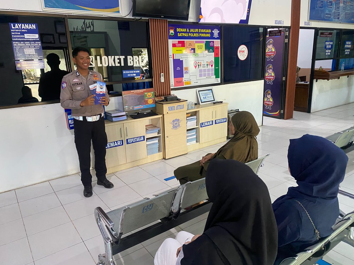 Trafficpinrang's tweet photo. sosialisasi aplikasi Sinar kepada Masyarakat. https://t.co/PxDUy9mQAx