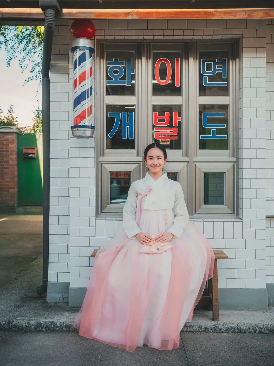 Sparkle_GMA's tweet photo. Annyeong, Caprice! 🫶🏻

#YoureMyFavoriteSong star Caprice Cayetano shares a peek into her trip to South Korea! ✈️🇰🇷

#CapriceCayetano https://t.co/PLx0QxPasr