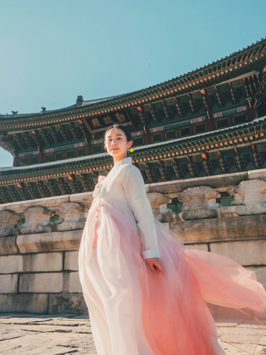 Sparkle_GMA's tweet photo. Annyeong, Caprice! 🫶🏻

#YoureMyFavoriteSong star Caprice Cayetano shares a peek into her trip to South Korea! ✈️🇰🇷

#CapriceCayetano https://t.co/PLx0QxPasr