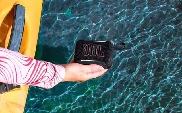 xiaijun888's tweet photo. Dave Rogers on LinkedIn: This is what we call a winning streak. A 5-star review. Another 5-star review. And two 6-star "Outstanding" ratings. It's fantastic to see JBL portables recognized. Full post from Dave Rogers here >>> #HARMANemployee https://t.co/LF0ksqRcO5 https://t.co/o4vW22SdE6