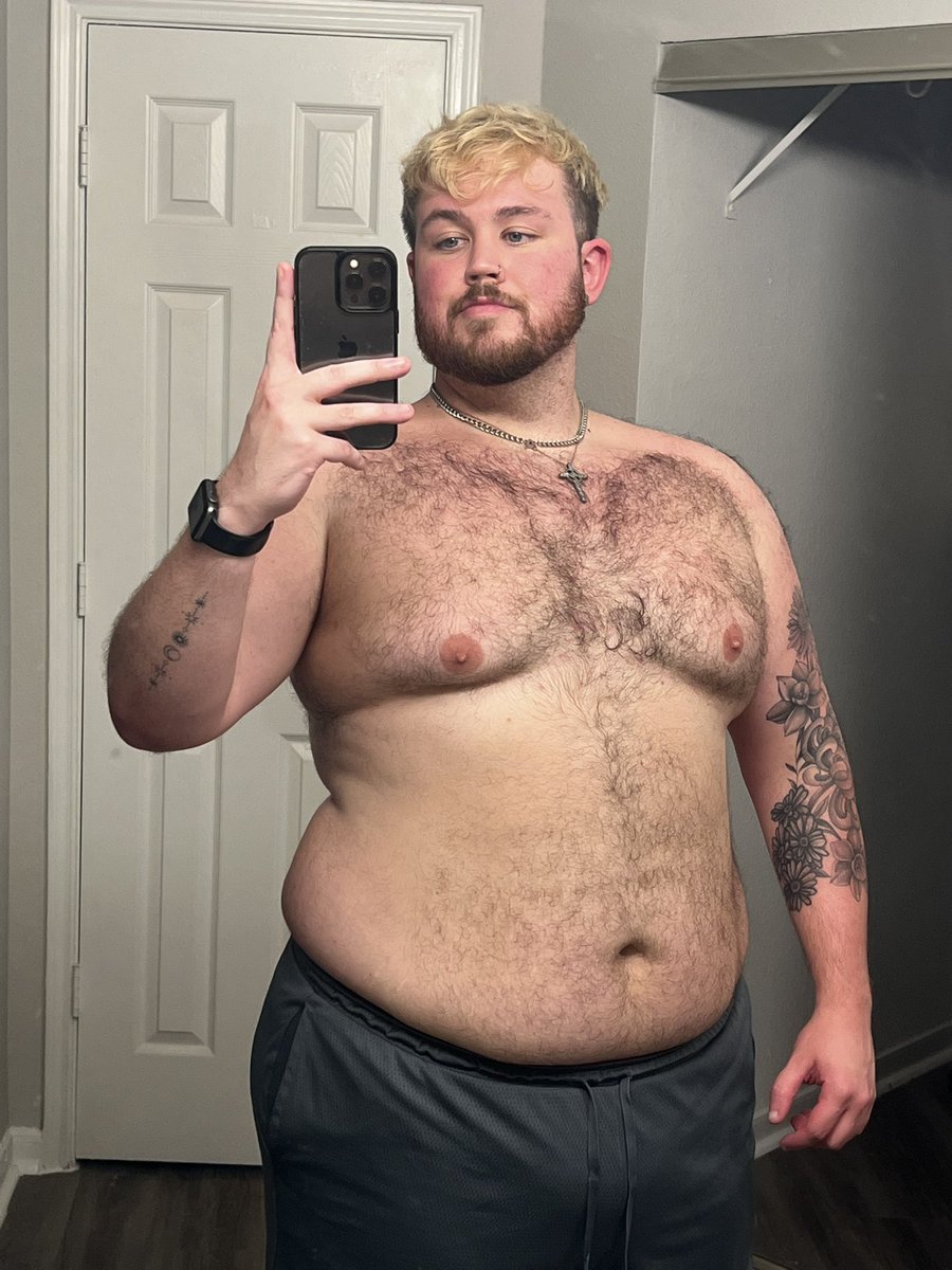 SoopaCoop's tweet photo. i feel like i don’t post gym stuff on here so here’s some progress stuff i took earlier, do with this what you will https://t.co/LU4QQKe1cP