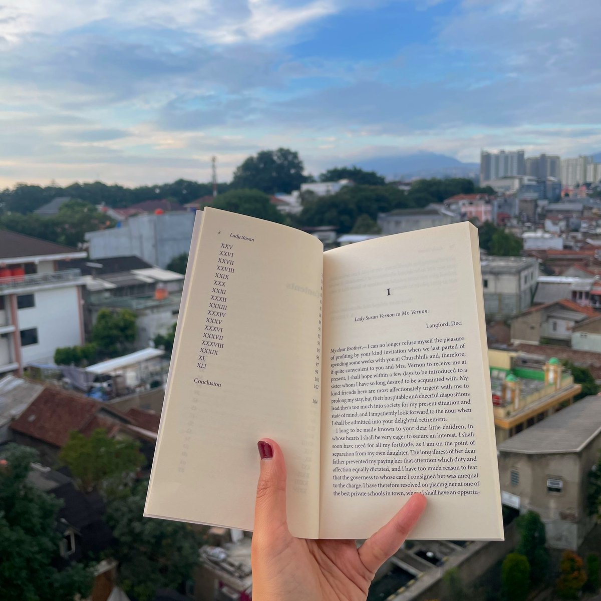 bielbiey's tweet photo. The view when you’re reading your books🌱🍂 https://t.co/MI6zxmplGt