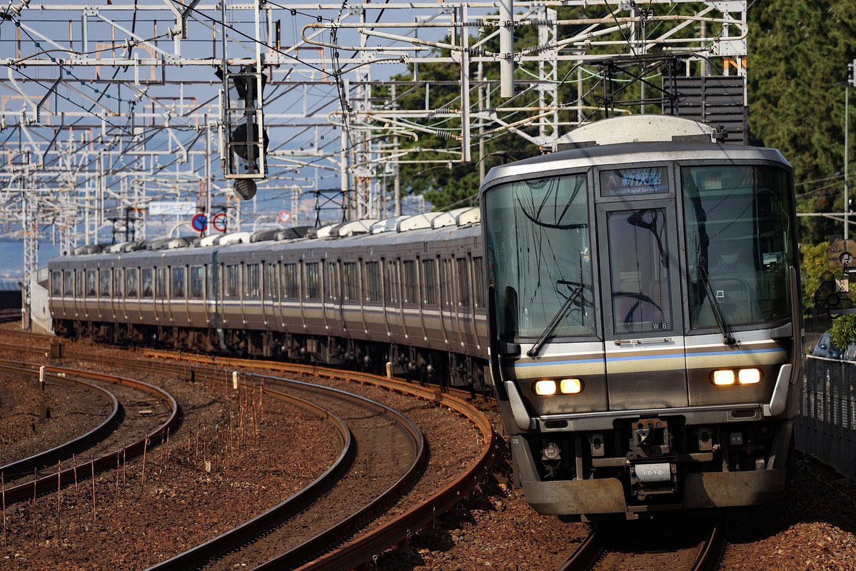 gakuseitetsu84's tweet photo. 7/30 223系 W6＋V10 3428M 新快速 野洲行き
須磨に着いた時は空一面雲でしたが通過時には雲が抜け晴れてくれました https://t.co/fzCL1MkhLP