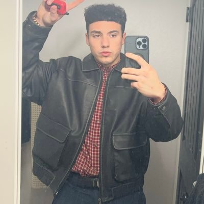 vullnn's tweet photo. @bakasi_ @ixepit @veizau Very very confused with your sexuality. Projecting with 2 different laughing emoji's and skulls 💀💀🤣🤣🤣😭😭 https://t.co/GvIuKBTmU0
