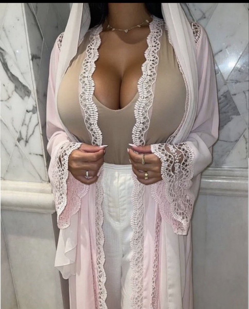 m5pqu's tweet photo. حبيبتي اعزمك في استراحة اصحابي وتلبسين كذا🙈👅عع https://t.co/fe35faLTVh