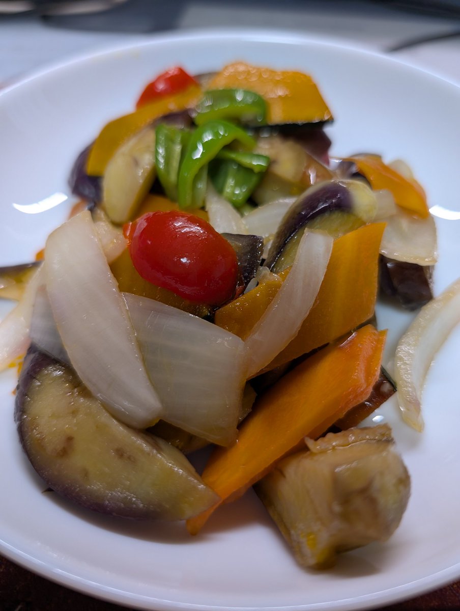 imaimsak's tweet photo. 近隣惣菜店の野菜のマリネ

#ビバ丼 https://t.co/oI4PkKHyng