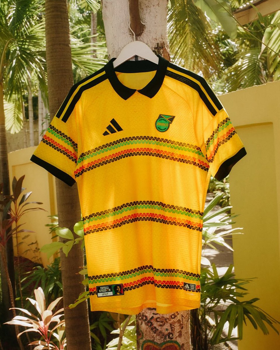 adidasmx85na's tweet photo. Tejida con el espíritu de una leyenda 🇯🇲✨ ​
​
Descubre los nuevos kits de Jamaica. Donde el reggae se encuentra con la cancha. ​
​
Disponible en https://t.co/FYhdW9TbFr