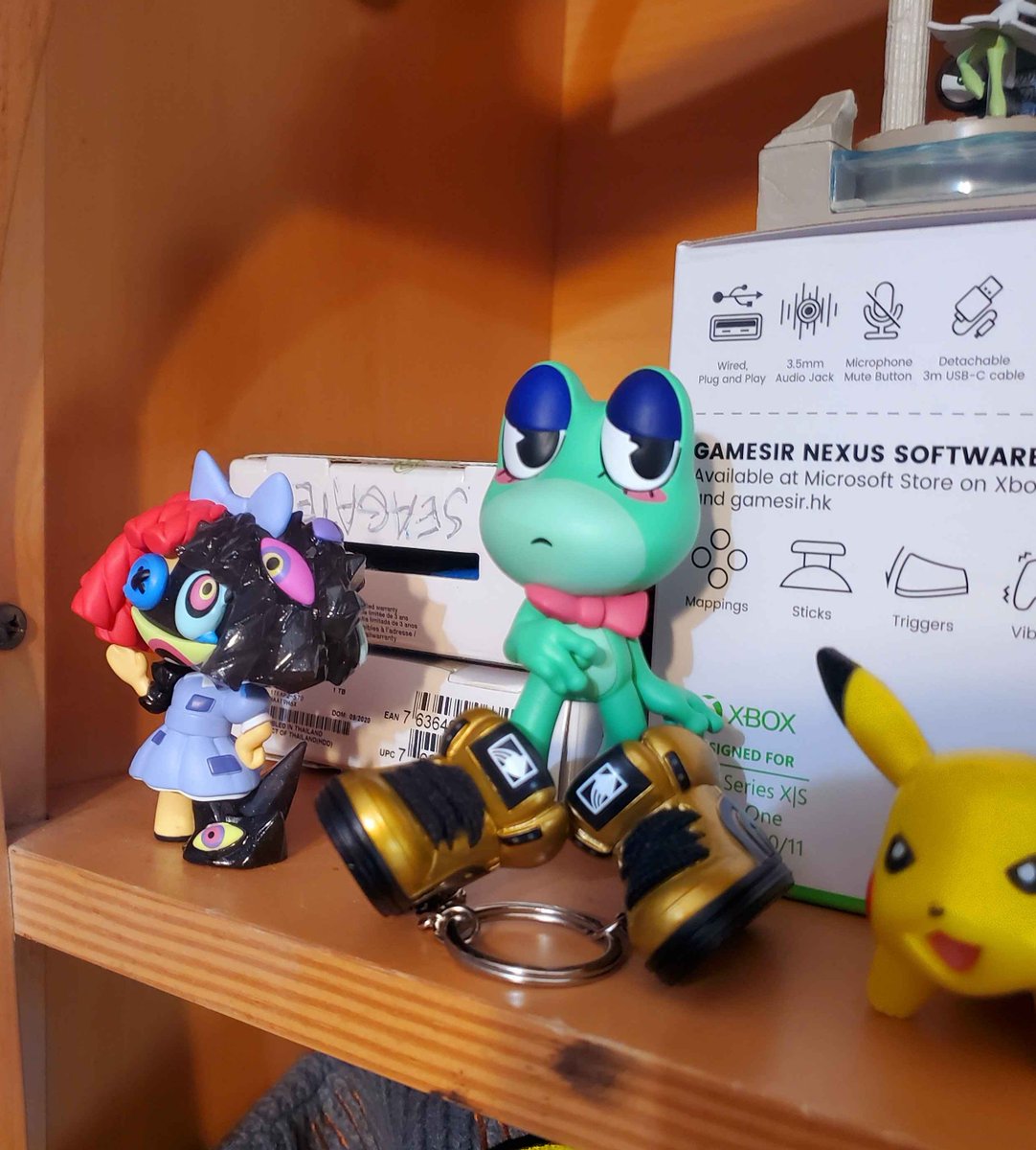 VerdeeBirdee's tweet photo. As someone who's done extremely few blind boxes, this is fucking hilarious and also par the course for my luck

#TADCㅤ #splatoon https://t.co/lQr5vj7fwC
